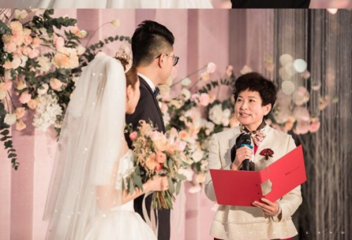 男方花近70萬結(jié)婚 媳婦玩消失,婚姻背后的故事，消失的新娘與數(shù)字世界的迷霧,最新解答解析說明_豪華款33.50.21