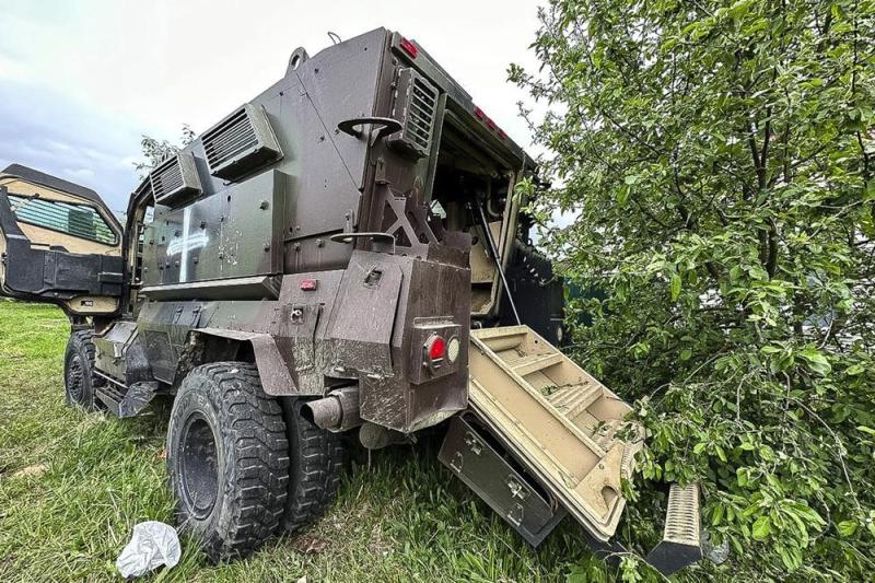 軍事與俄軍車輛的區(qū)別,軍事與俄軍車輛的區(qū)別，未來解答解析說明與復(fù)古版車輛研究,精細(xì)定義探討_投資版67.61.47