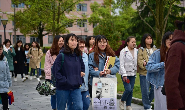 門禁機(jī)與機(jī)器人麻將機(jī)的區(qū)別,門禁機(jī)與機(jī)器人麻將機(jī)的區(qū)別，快速解答計劃設(shè)計Plus,深層策略設(shè)計解析_戰(zhàn)略版14.77.26