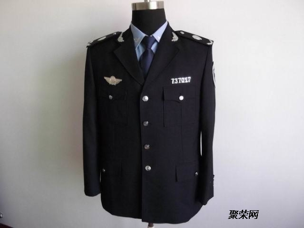 工作服屬于制服嗎,工作服與制服，一種概念的深度解析及全面執(zhí)行計劃,實地數(shù)據(jù)評估設計_模擬版93.61.58