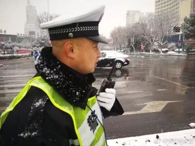 哈爾濱街頭驚現(xiàn)雪王方陣！