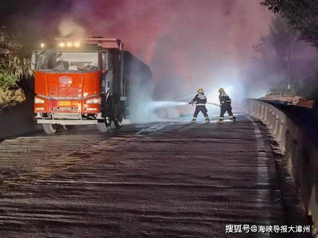 夫妻偶遇車輛自燃，迅速配合滅火成功