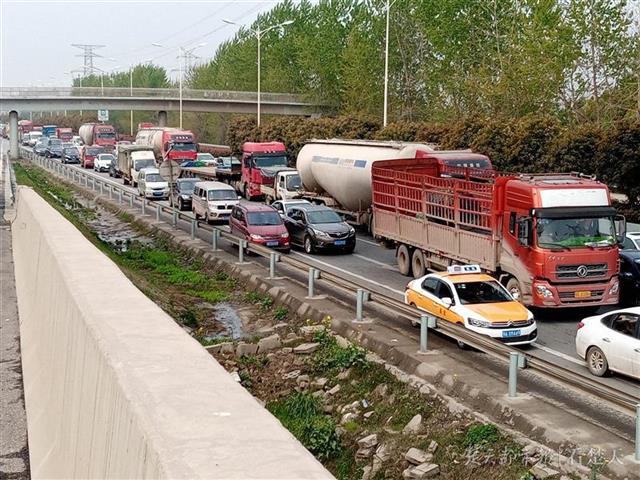 銀川市民駕車出城避險(xiǎn)熱潮涌動