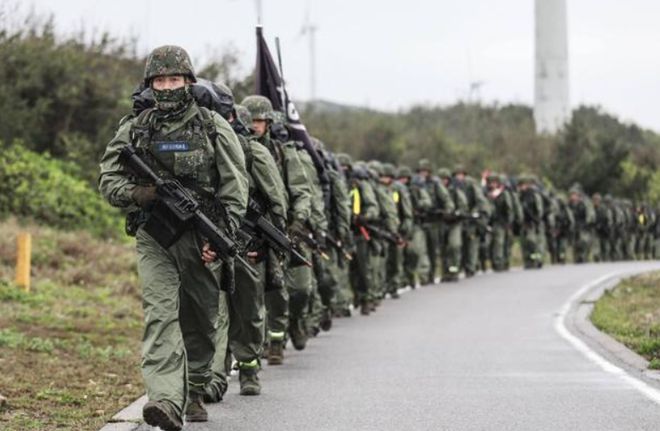 臺軍女兵新年首場演習后表現(xiàn)引關(guān)注，一問三不知