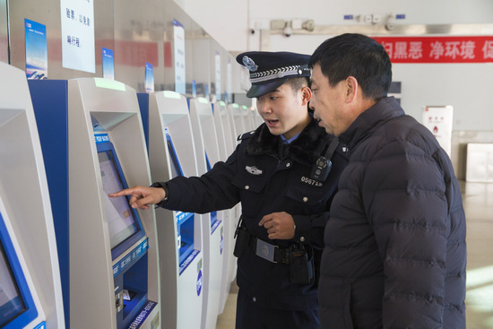 冒用他人身份證購票乘車行為遭嚴厲打擊，多人被拘留