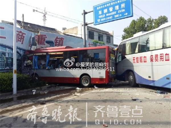 河北保定兩公交車相撞事件，公交公司回應處理情況