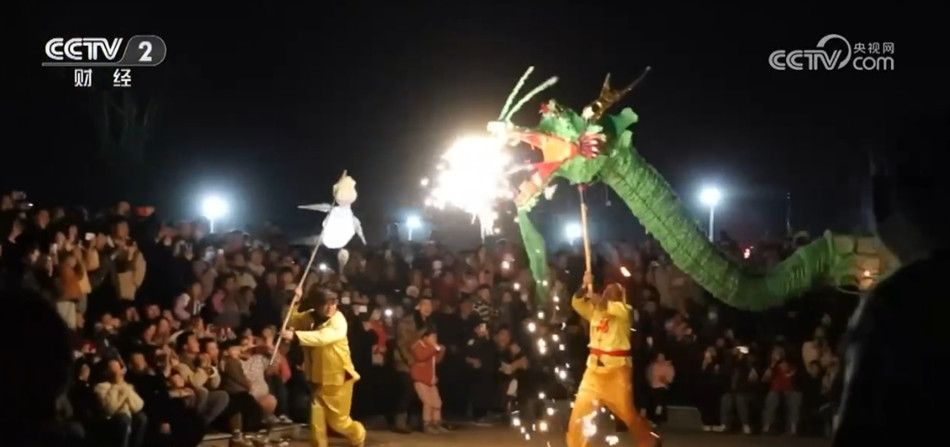 濟南大明湖超大花燈“夏雨荷”火了數(shù)據(jù)計劃引導(dǎo)執(zhí)行_明版43.34.48