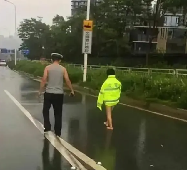 震區(qū)輔警挖到兒女生前衣物跪地痛哭全面實(shí)施策略數(shù)據(jù)_pack23.33.86