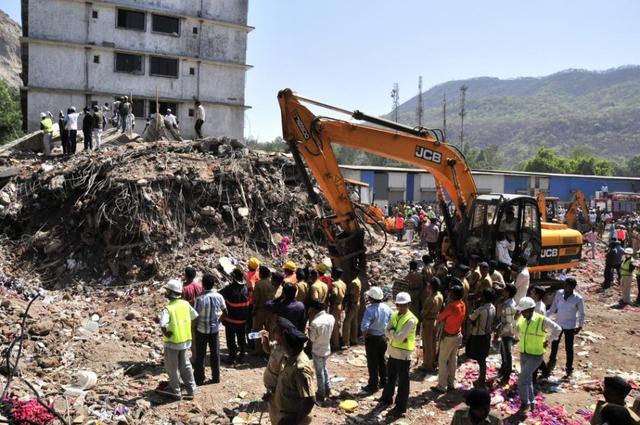 印度一工廠煙囪坍塌 超20人被困廢墟具體步驟指導(dǎo)_底版18.49.39