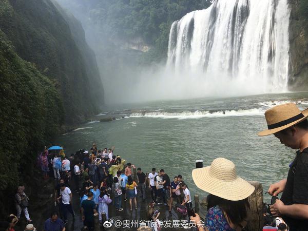 香港免費(fèi)論壇資料六肖,網(wǎng)紅冰瀑布大塊冰柱掉落 游客奔逃具體步驟指導(dǎo)_進(jìn)階版34.38.26