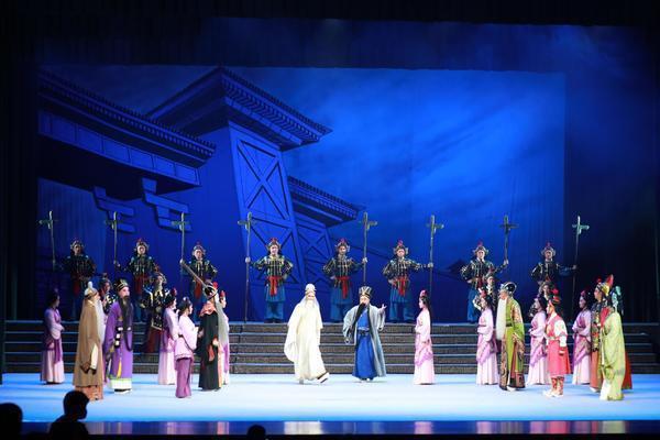 澳門免費(fèi)資料精準(zhǔn)大全掛牌,豫劇演出遇大雪 臺下無人演員仍表演快速響應(yīng)計(jì)劃設(shè)計(jì)_Deluxe50.68.98